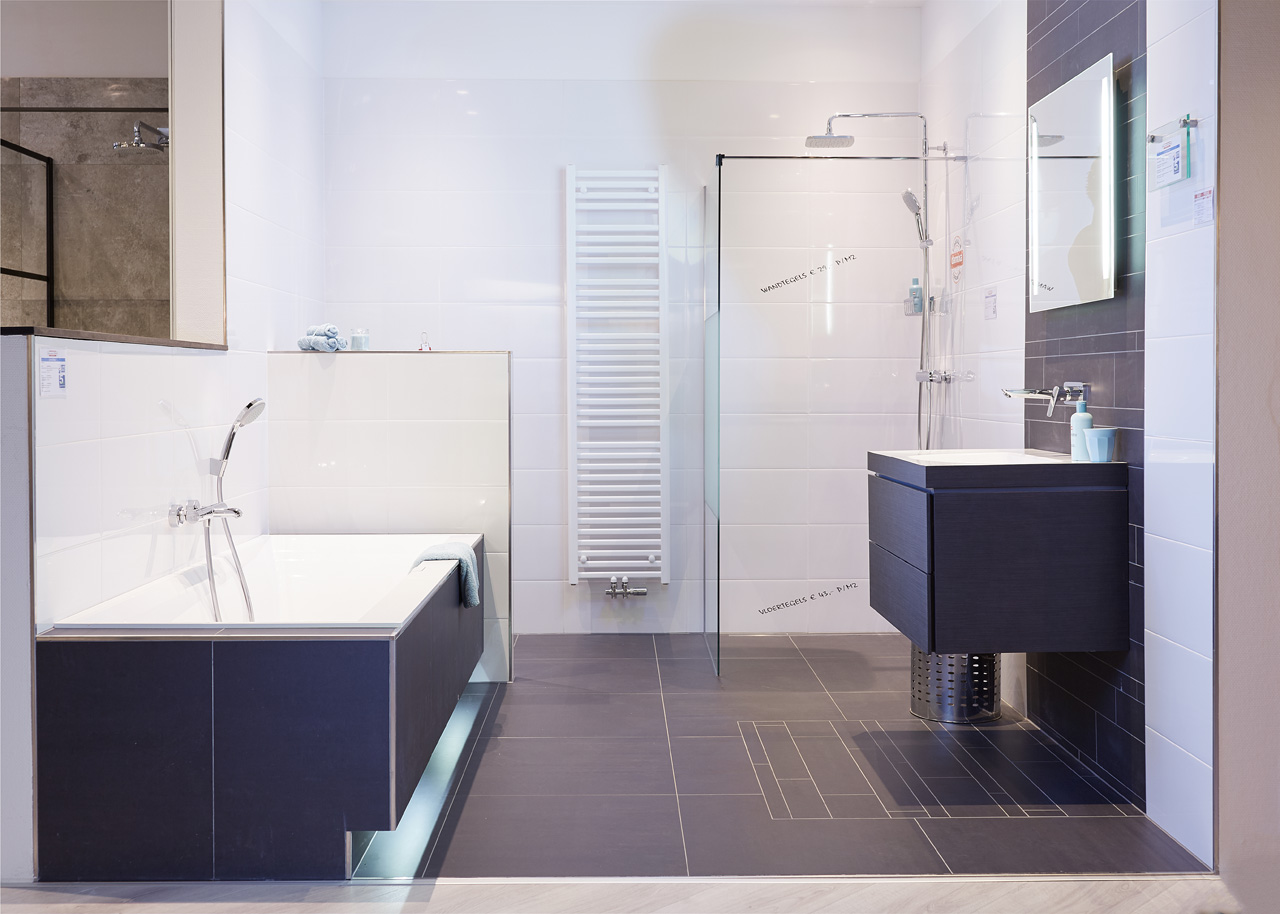 Moderne badkamer Concordia Keuken en Bad